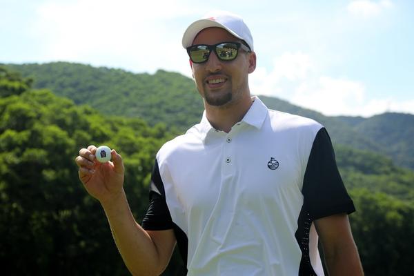 官方：29歲皮亞特克正式加盟卡塔爾球隊杜海勒，穿9號球衣